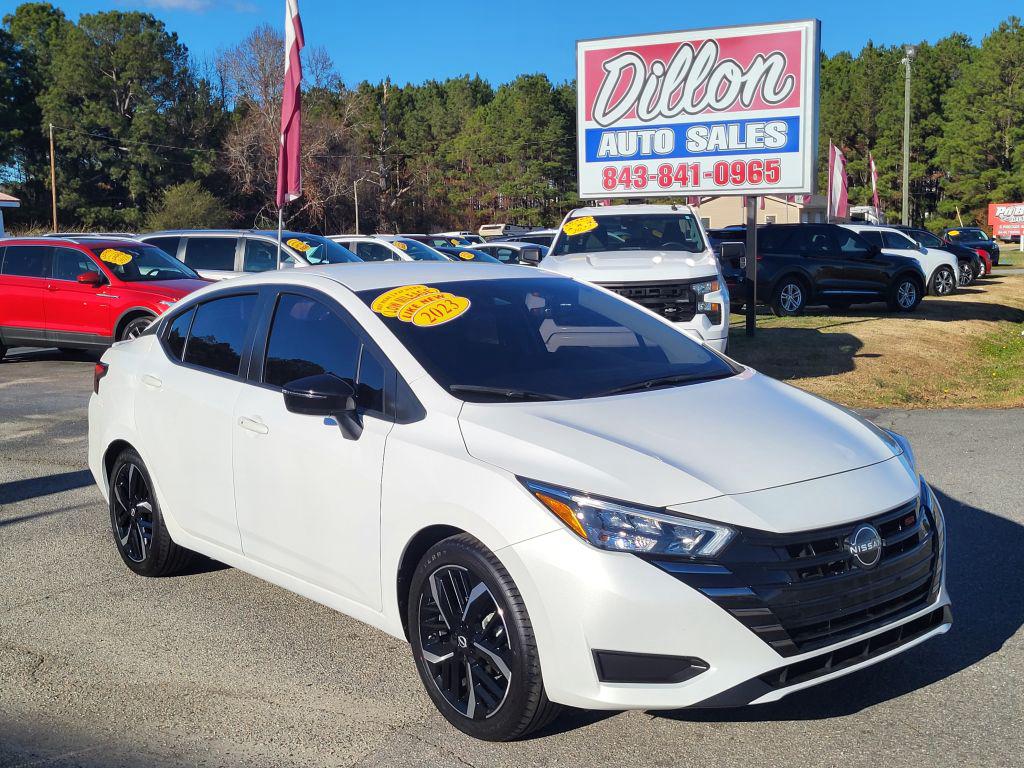 2023 Nissan Versa Sedan SR's photo