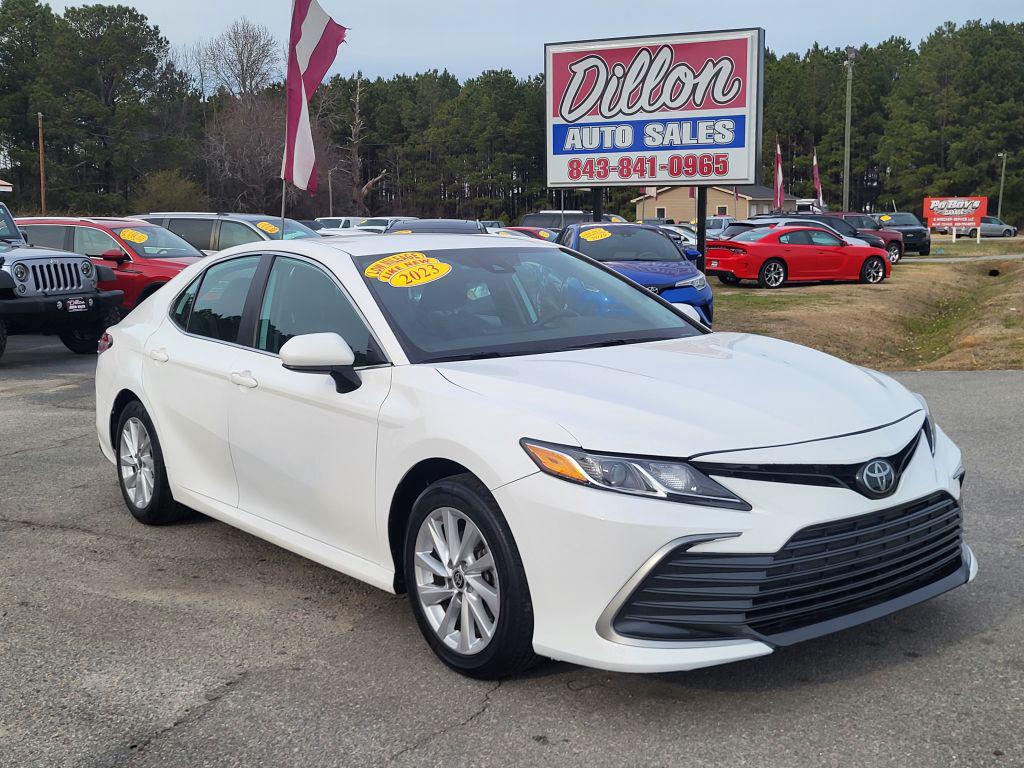 2023 Toyota Camry LE's photo