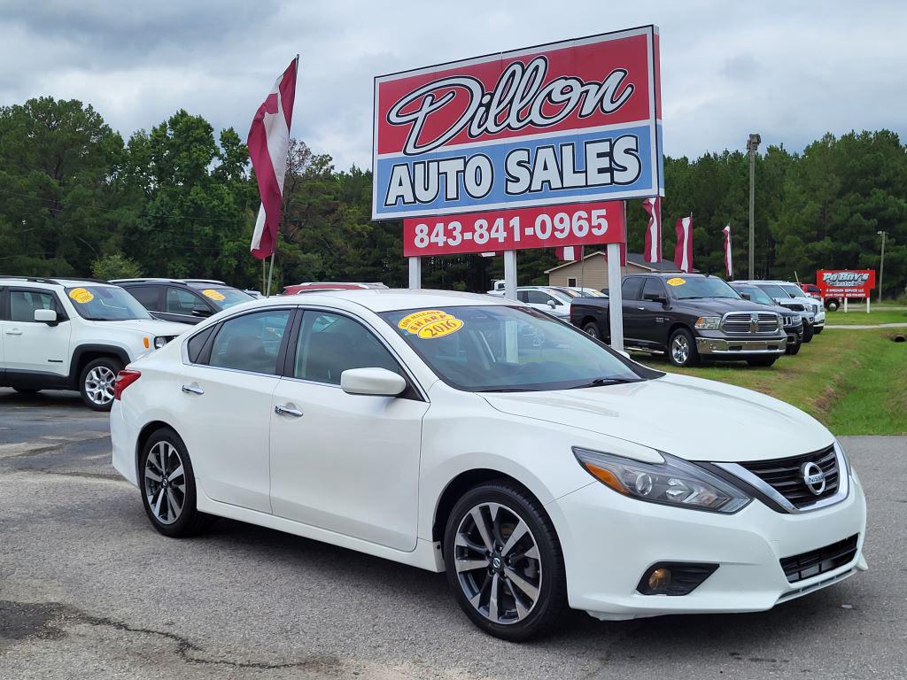2016 Nissan Altima SR's photo