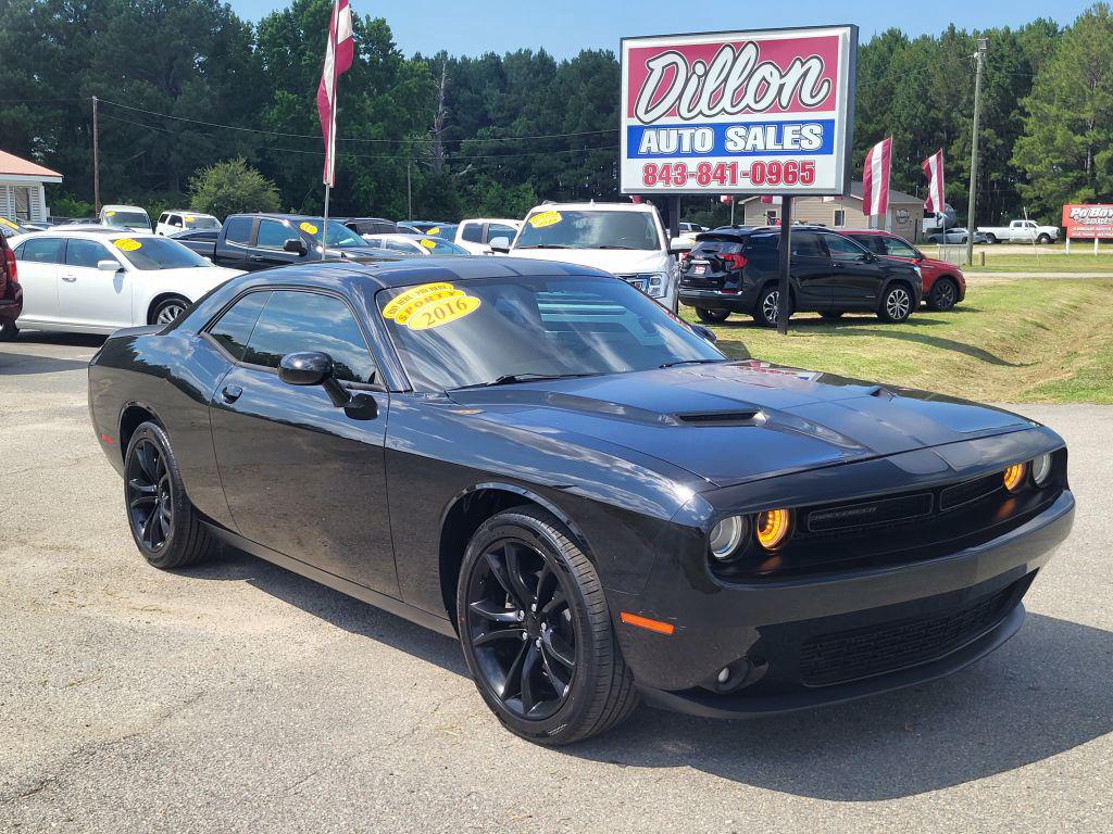 2016 Dodge Challenger SXT's photo